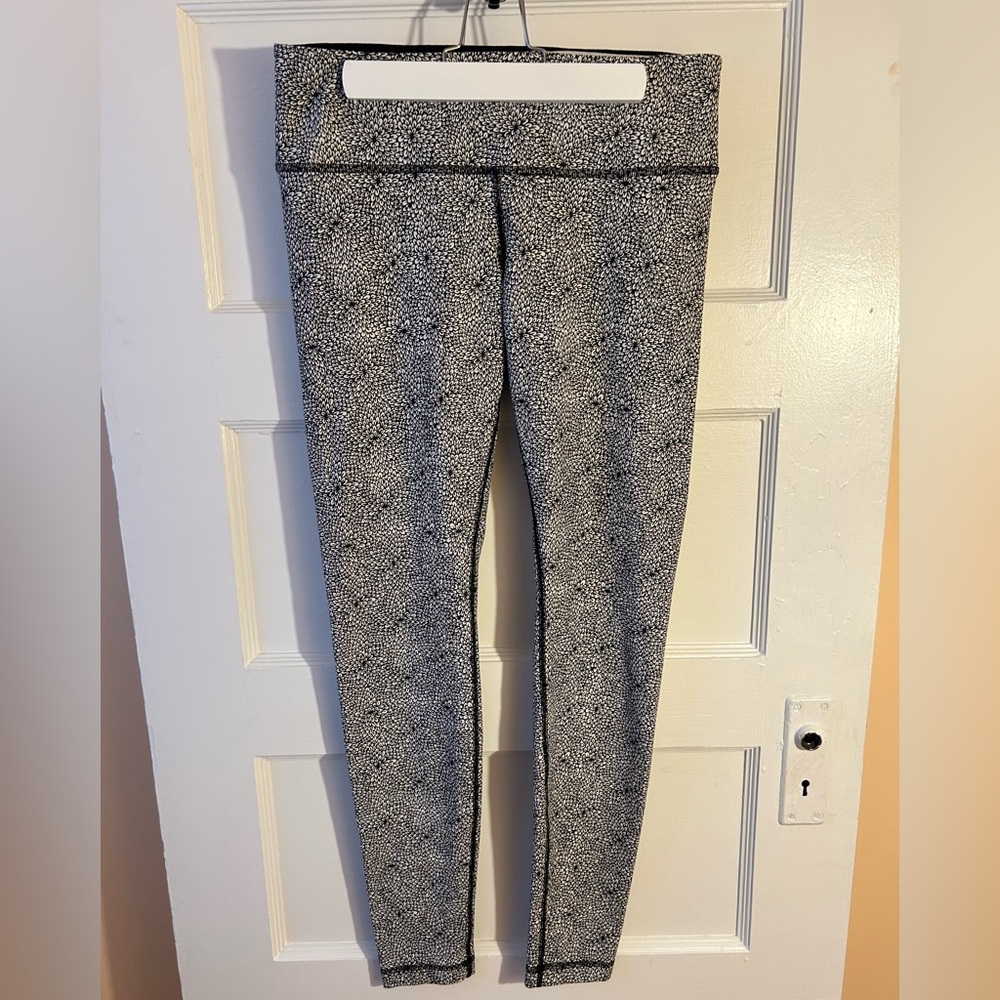 Lululemon black and white patterned leggings